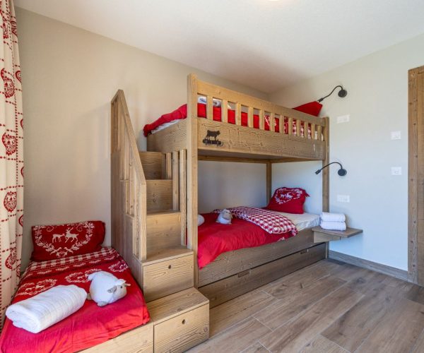 Lit en bois , chambre de 3